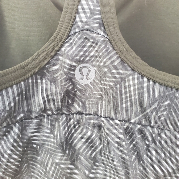 Lululemon Cool to Street bra green leaf pattern - Picture 6 of 10